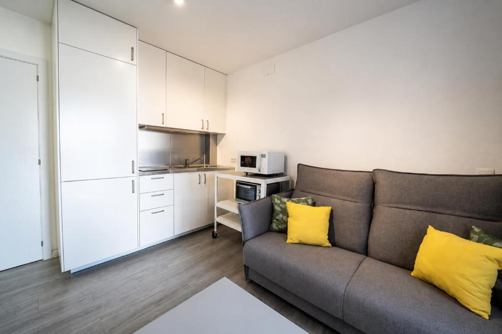 Pedregalejo Home: Near Beach, AC and Workspace - 2