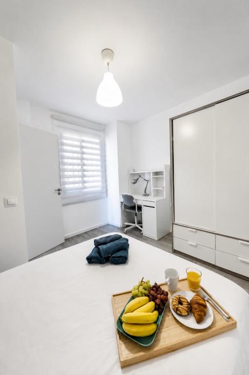 Pedregalejo Home: Near Beach, AC and Workspace - 4