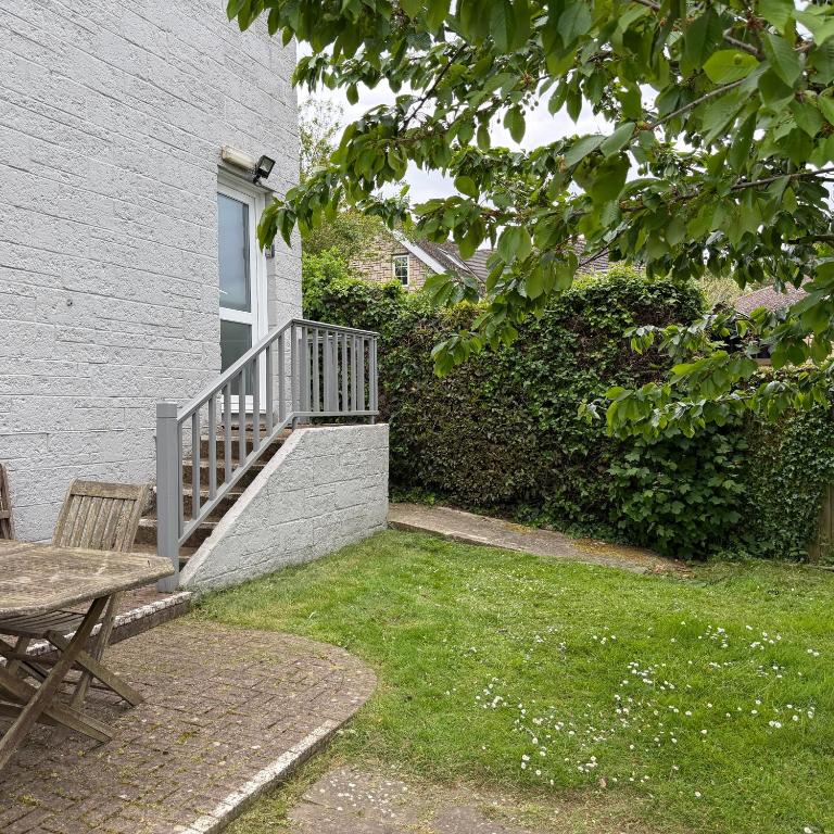 Mulberry Lawn Apartments, Brading photo 5