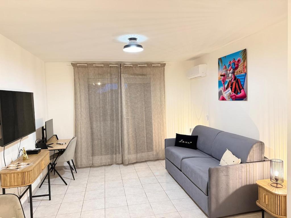 Studio modern avec terrasse et parking a 15 min de cannes - 2