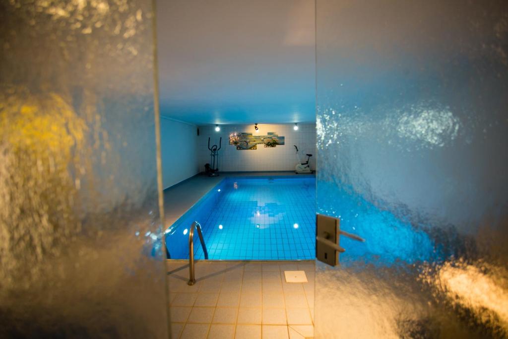 スイミングプール