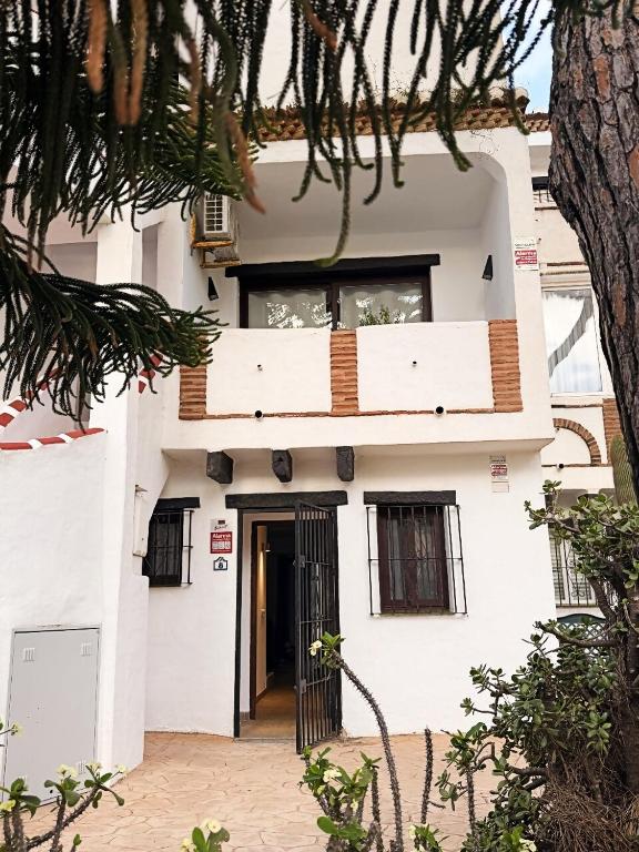 Casa a pasos de la playa en frente de la piscina - 5