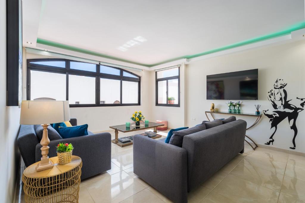 MARBELLA HOME RENTALS - Beachfront Luxury Apartment, 5BR Playas del Duque - 5