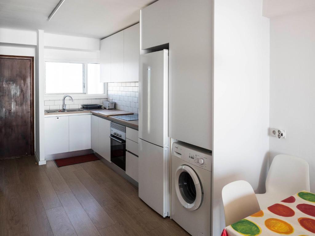 Seafront apartment with parking - 3