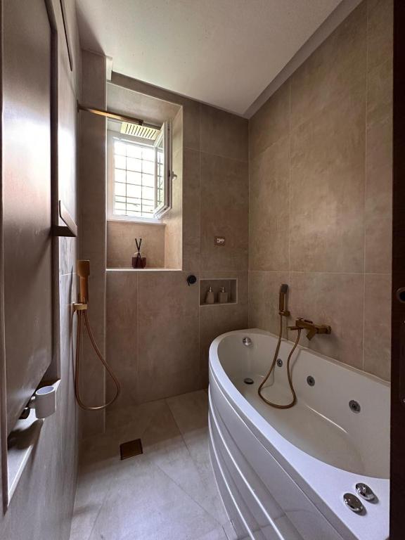 A Dolce Casa Romana Lux Jacuzzi Metro A 2 min - 3