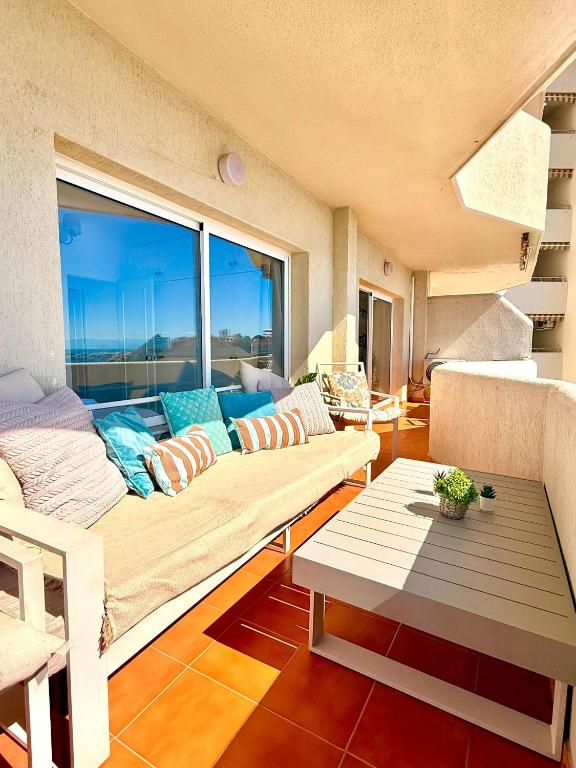 Large Deluxe Front Sea View Apartment Benalbeach - 2