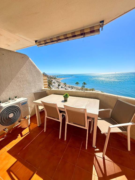 Large Deluxe Front Sea View Apartment Benalbeach - 3