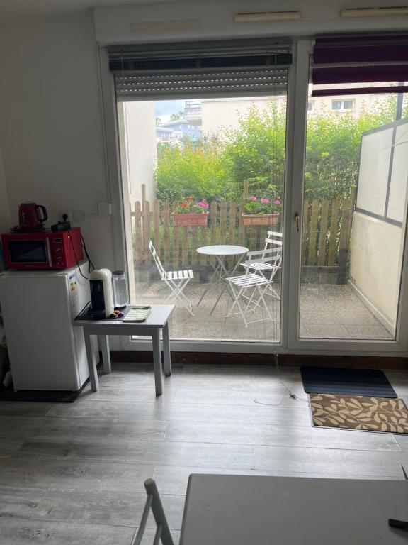Logement type studio 1 piece proche zénith - 2