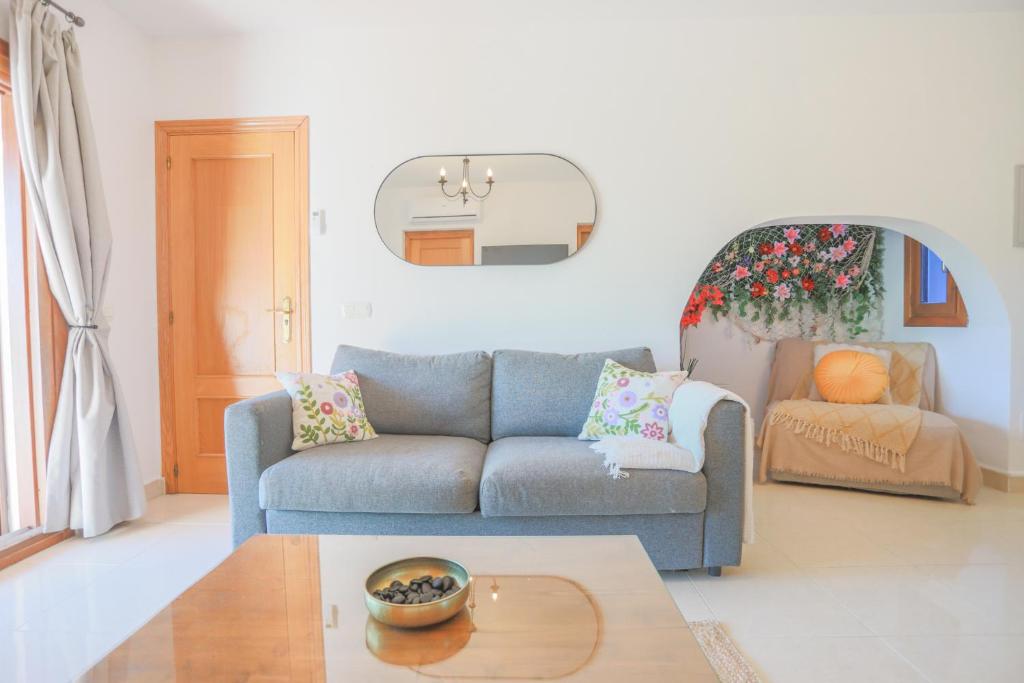 Casa Flores - Private Garden Apt, Pool & 5 min walk to Beaches - 4