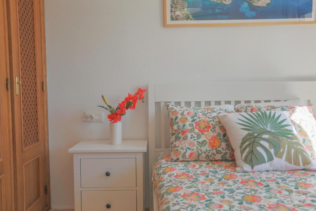 Casa Flores - Private Garden Apt, Pool & 5 min walk to Beaches - 2