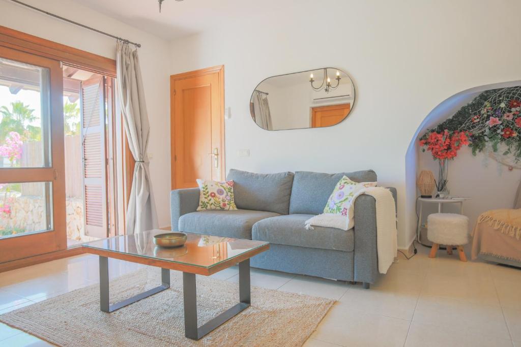 Casa Flores - Private Garden Apt, Pool & 5 min walk to Beaches - 5