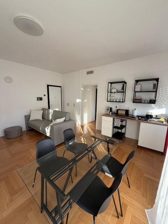 Trilocale Moderno con Terrazzo e Parcheggio - 3