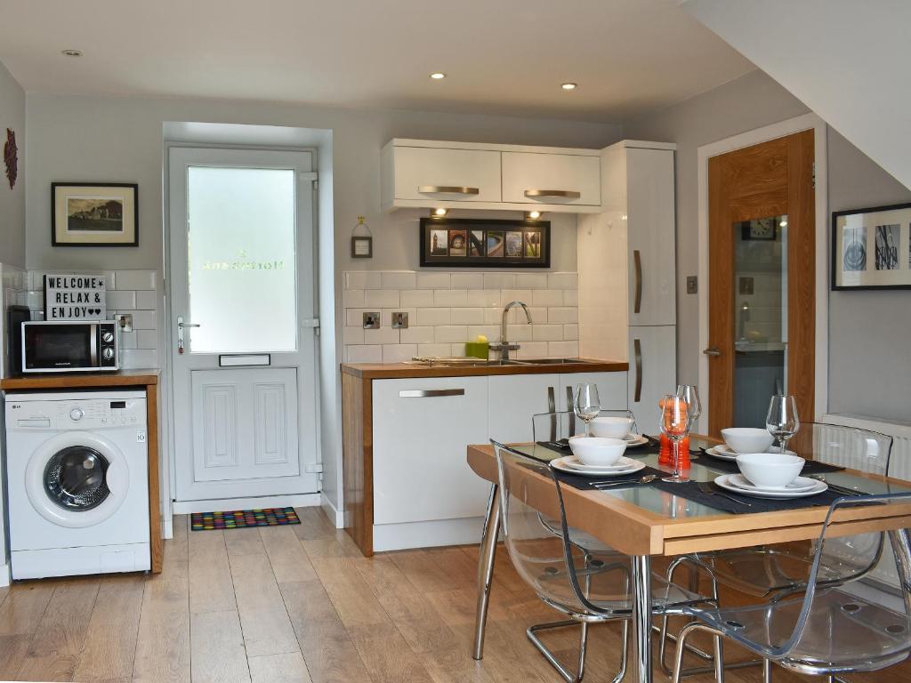 2 Northbank Cottages, Whiting Bay photo 6