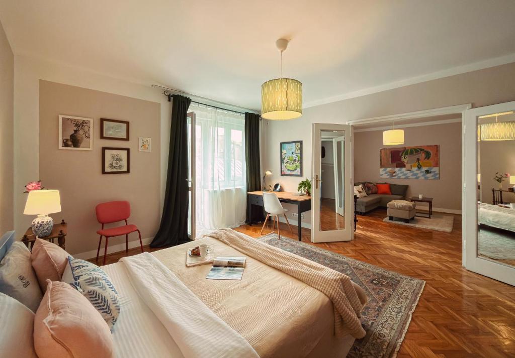 Aesthetic Vintage Central Apartment - 5