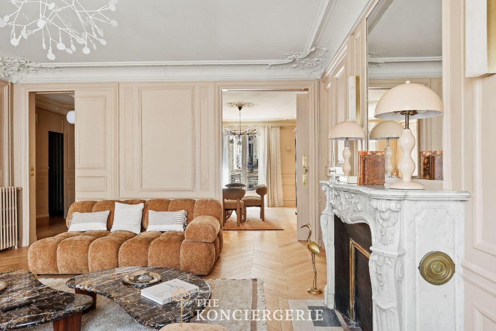 Champs Elysées Luxury Apartment 120 m2 2 Bedrooms AC Lift - 3