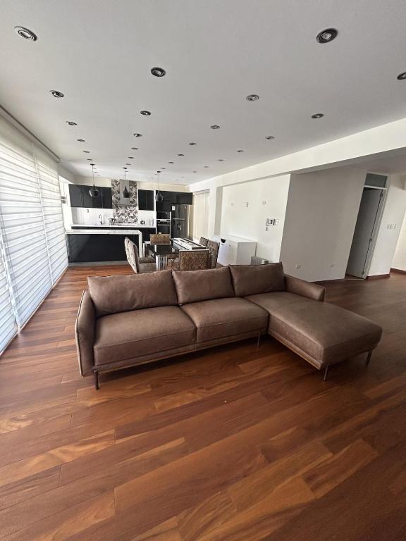 Luxury apartment with park views - 1