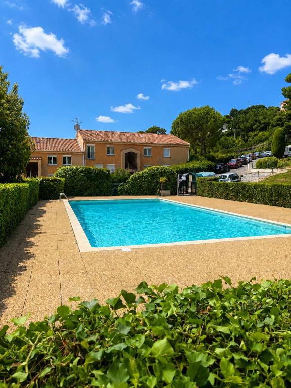 Elegant cocon avec piscine et parking prive - 4