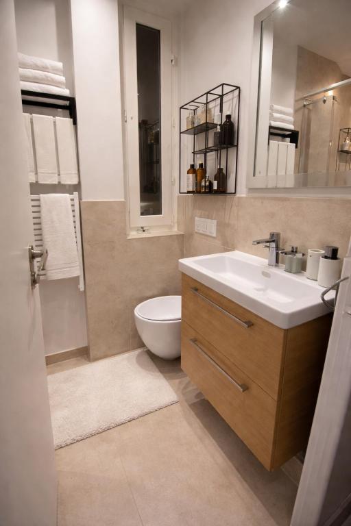 Chic cozy stay steps from Champs-Élysées - 3
