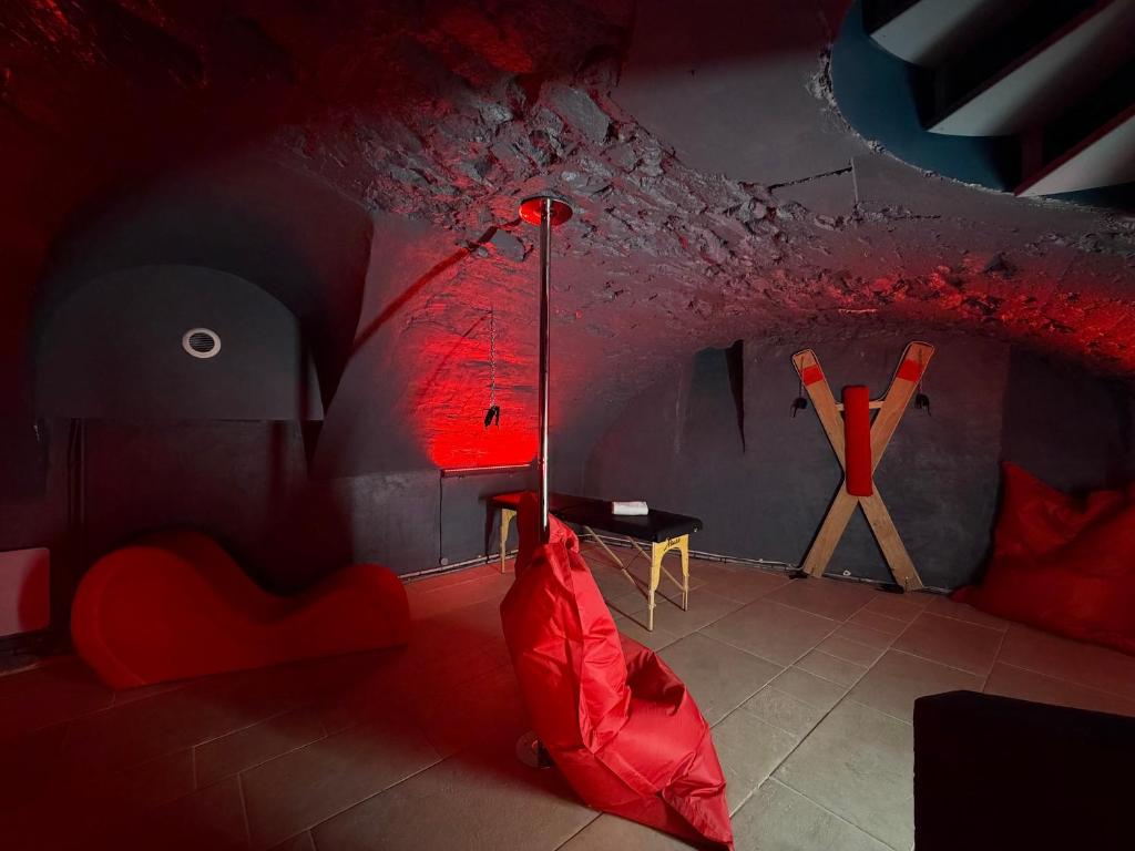 Ferrachat - Dark Desire Room - Centre - 2