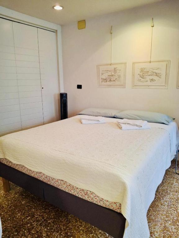 Cannaregio Retreat with Canal View - 4
