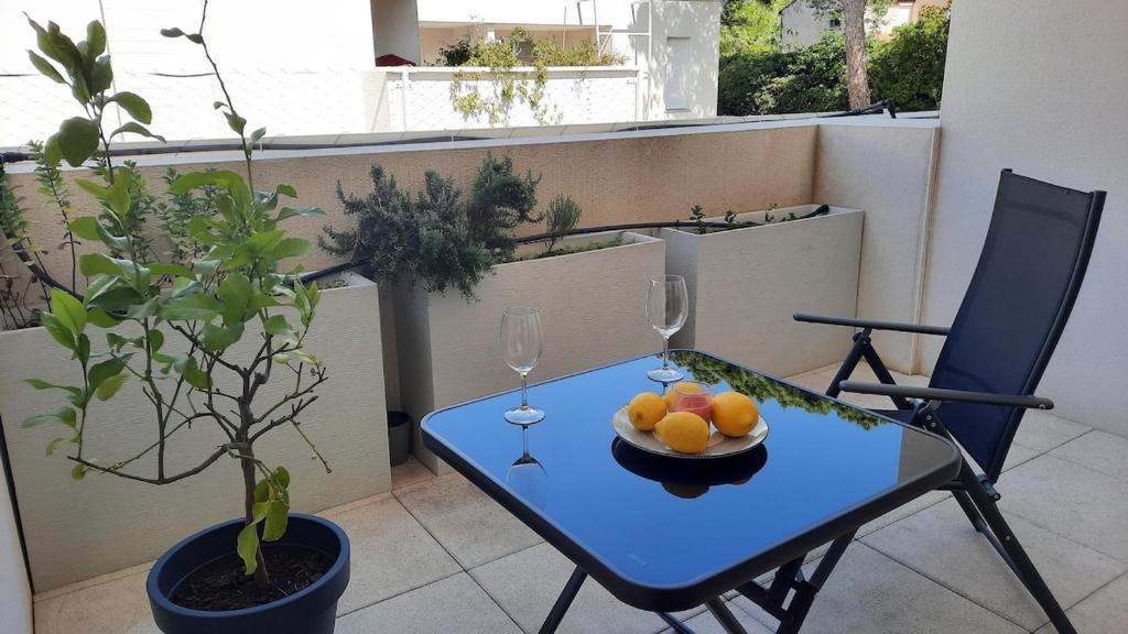 Appartement cosy et lumineux avec belle terrasse, à deux pas du tram Sabines - 1