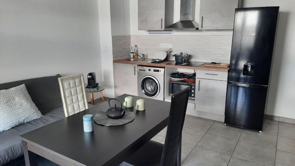 Appartement cosy et lumineux avec belle terrasse, à deux pas du tram Sabines - 2