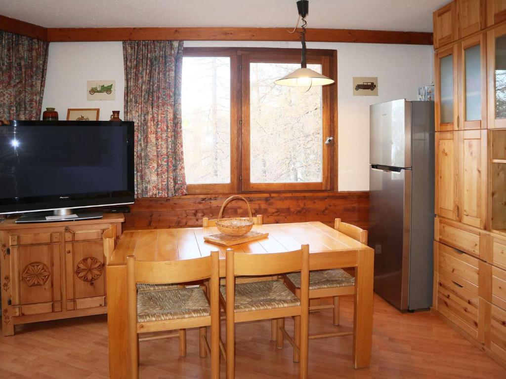 Appartement confort 2P, 6 pers, cœur de station, accès direct pistes, cheminée, WiFi, TV, balcon ouest - FR-1-322-297 - 2