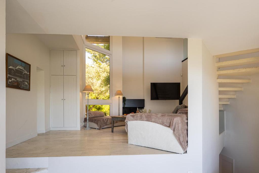 Contemporary home with a view - 4