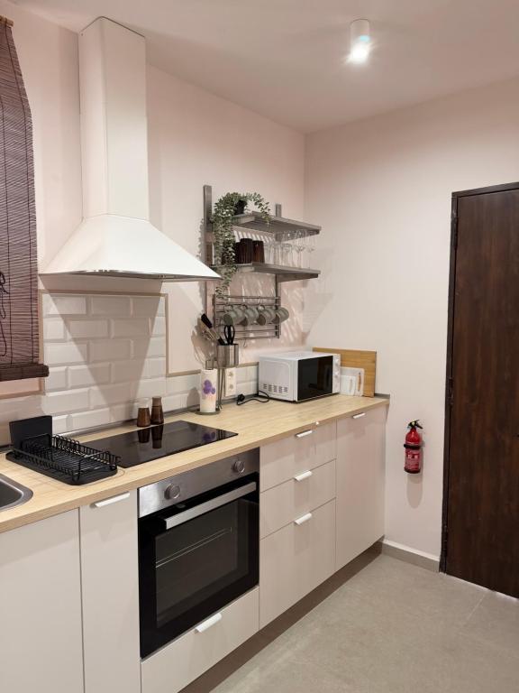 Newly renovated studio with Swimming Pool - 4