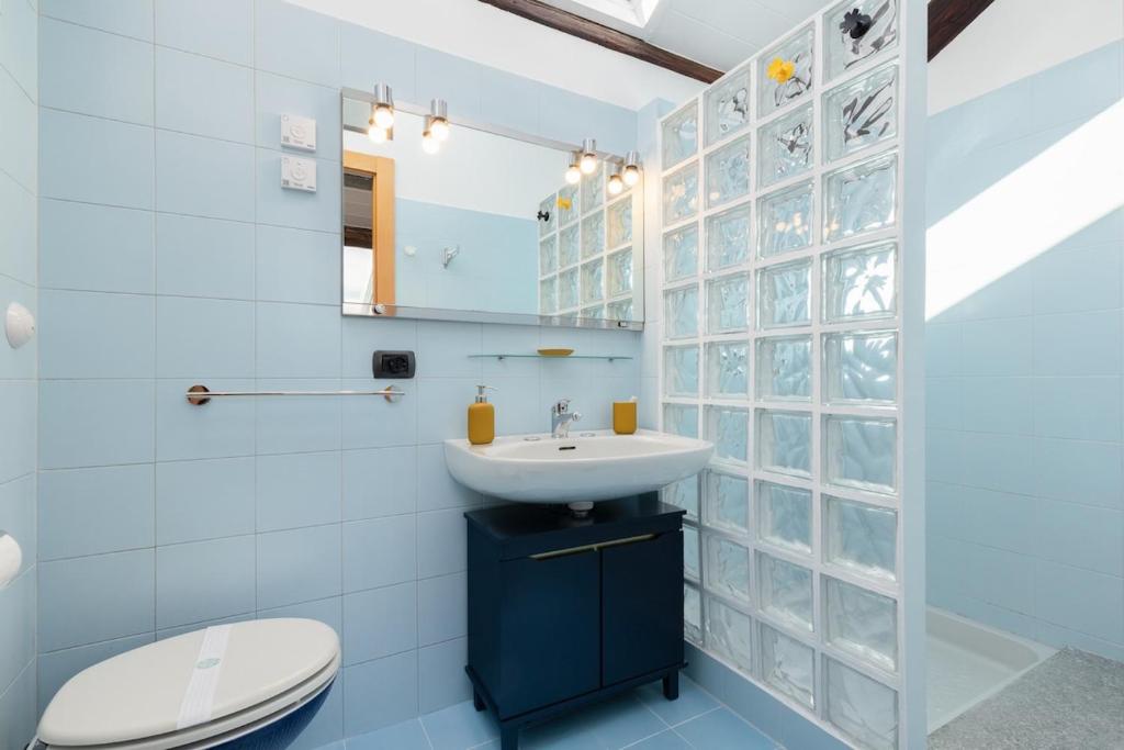 Elegant Attic Loft w PrivateTerrace AC & Fast WiFi - 3