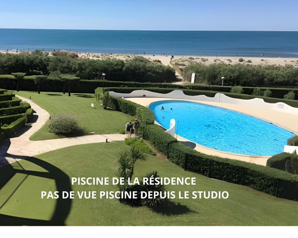 Studio 4 pers, 1ère ligne, Piscine, Vue mer latérale - 4