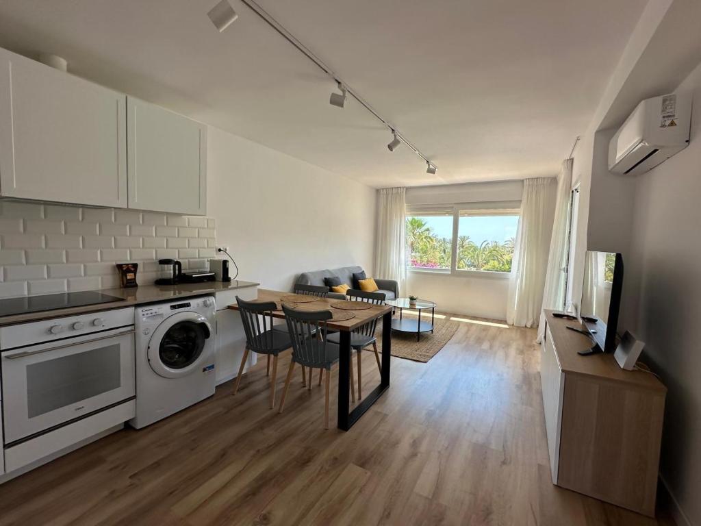 Apartamento frente al mar, piscina y parking - 3