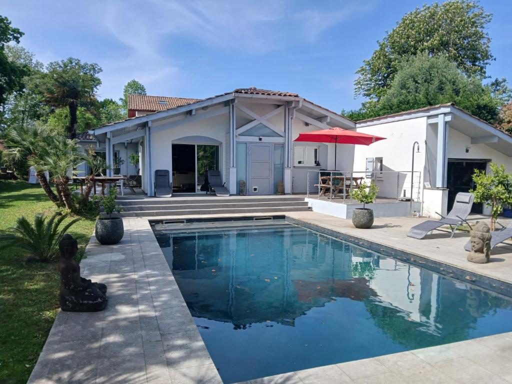 Villa avec piscine à Biarritz cadre privilégié à 5 min des plages - 1