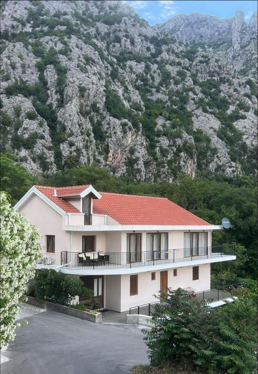 Hill House Orahovac - 3