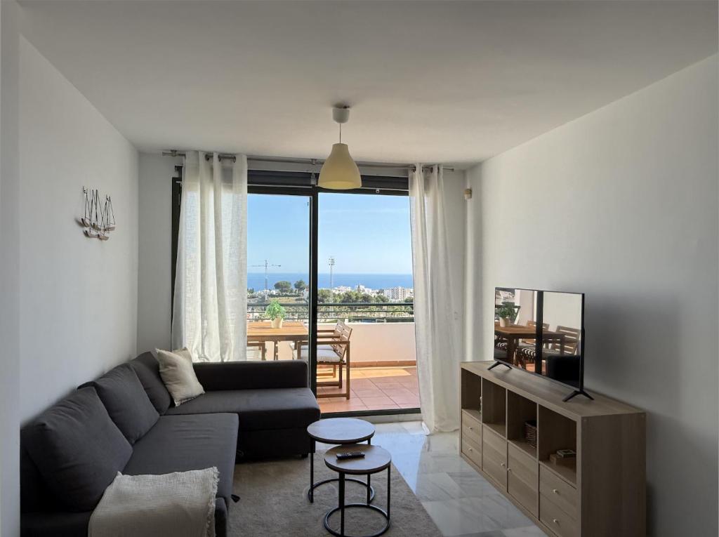 Apartamento con terraza, vistas al mar y piscina - 2