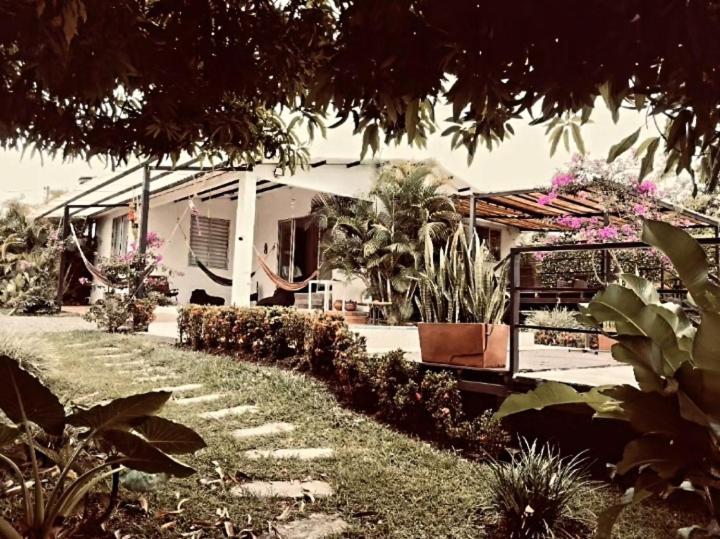 Escápate, finca con piscina pequeña, hamacas, jardines, mucho verde - 2