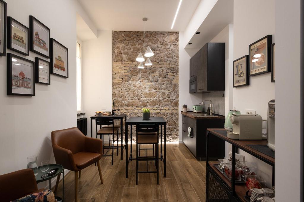 Style & Stone Guest House - 4