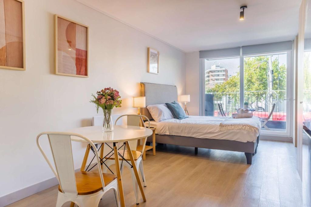 Chic Studio in Las Condes with City Views - 1
