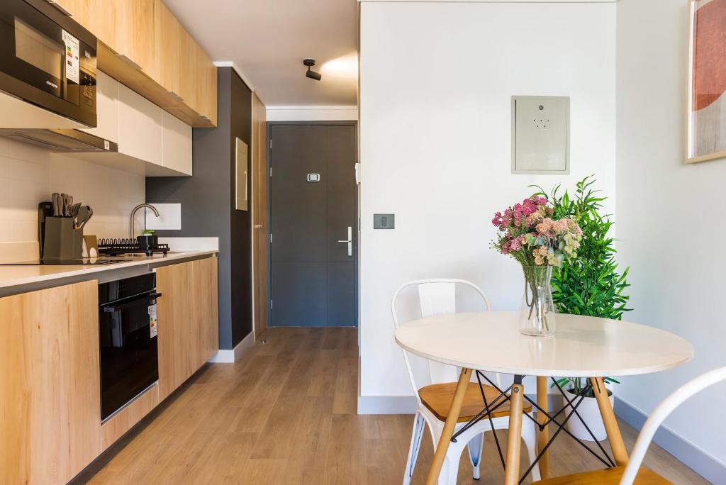 Chic Studio in Las Condes with City Views - 3