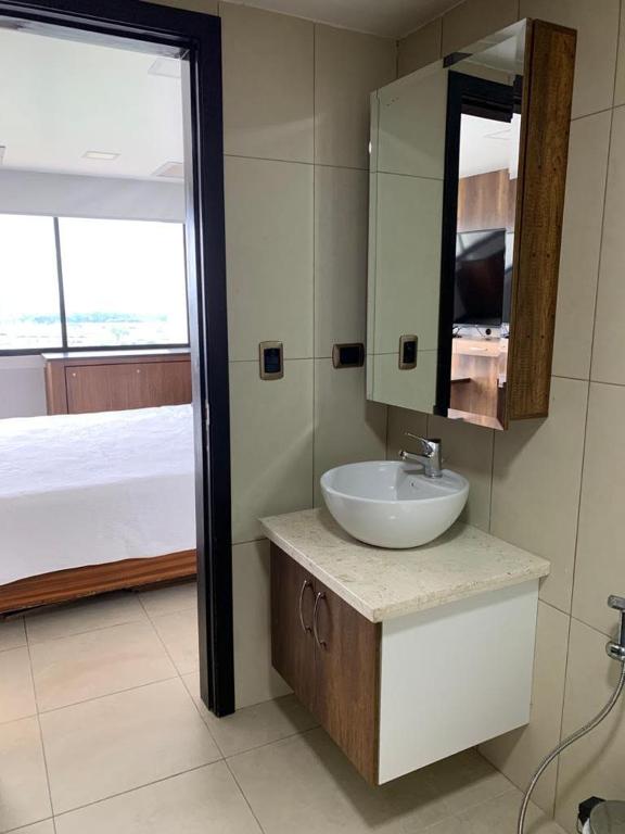 Condo, Amazing River View and Free Parking - 2