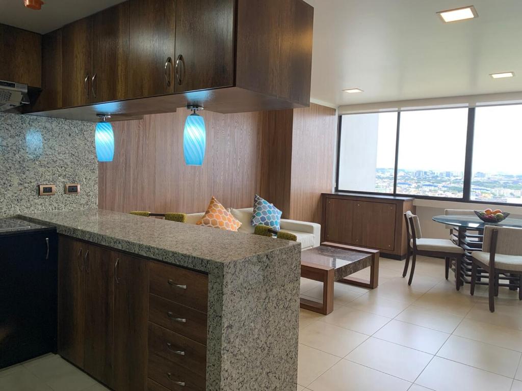 Condo, Amazing River View and Free Parking - 3