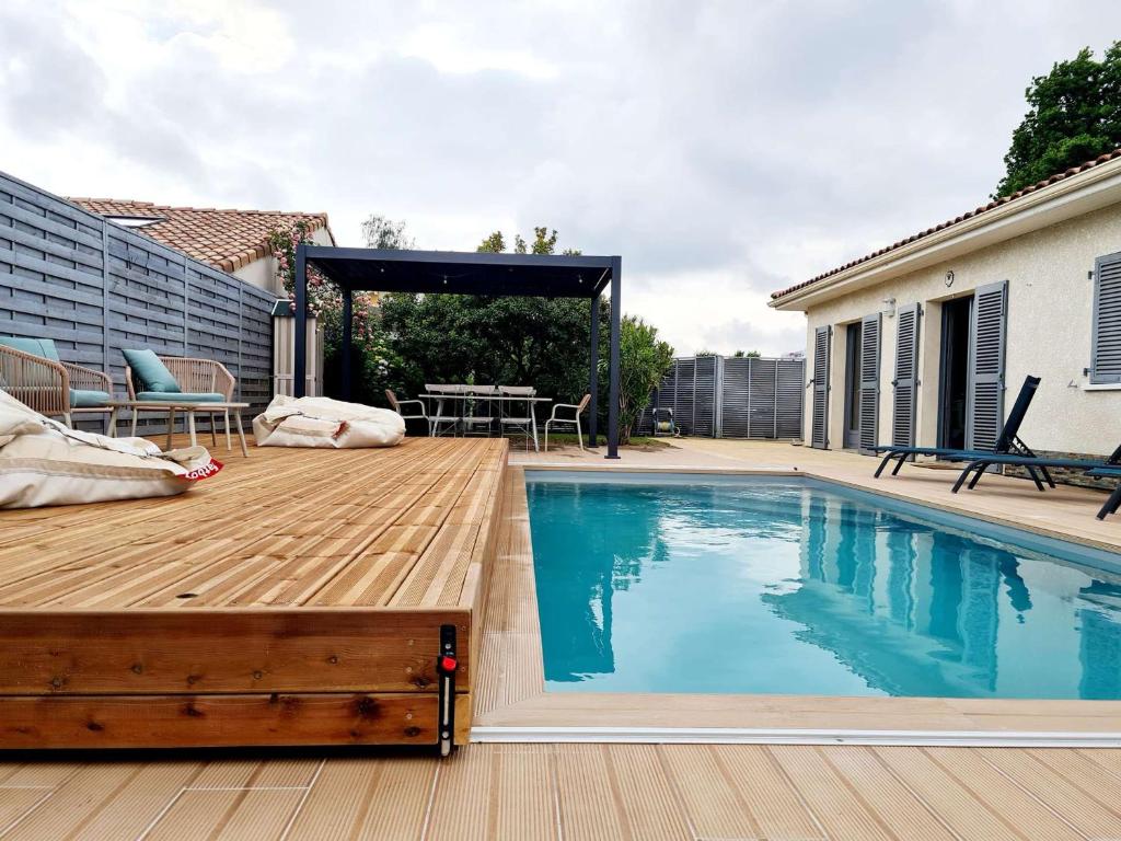 Villa 9 pers. avec piscine chauffée proche centre-ville, Biscarrosse - FR-1-877-38 - 2