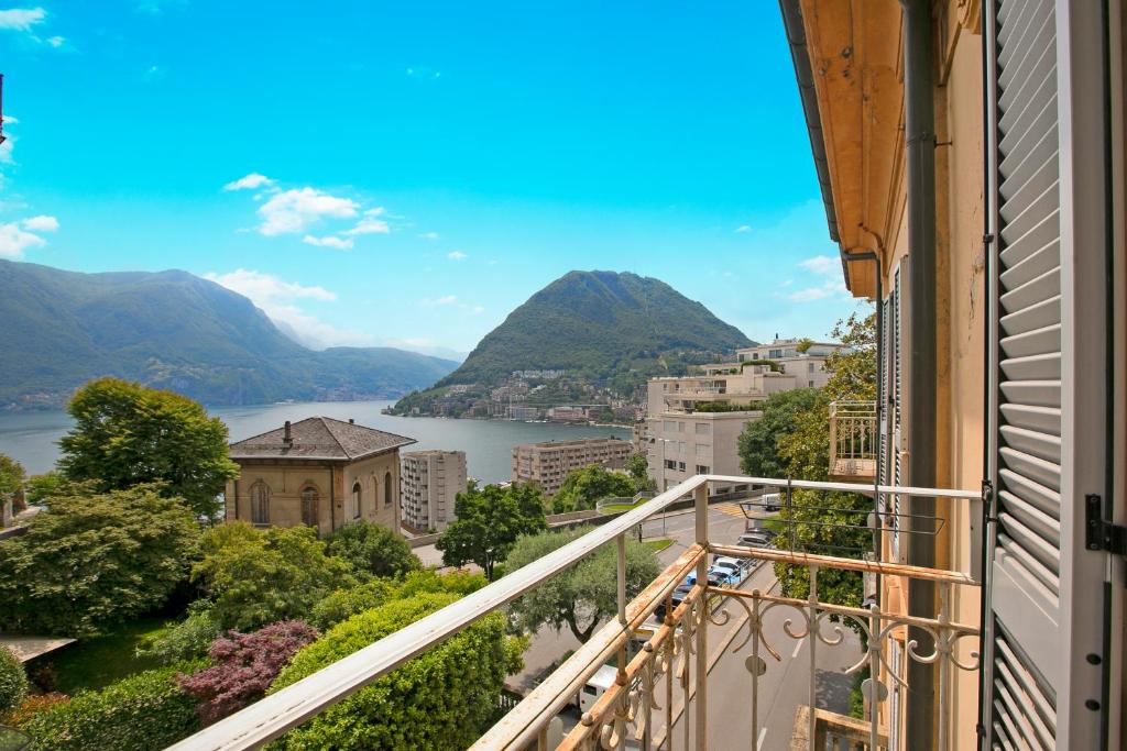 Mirador Del Lago with Lake View Balcony - Happy Rentals - 2