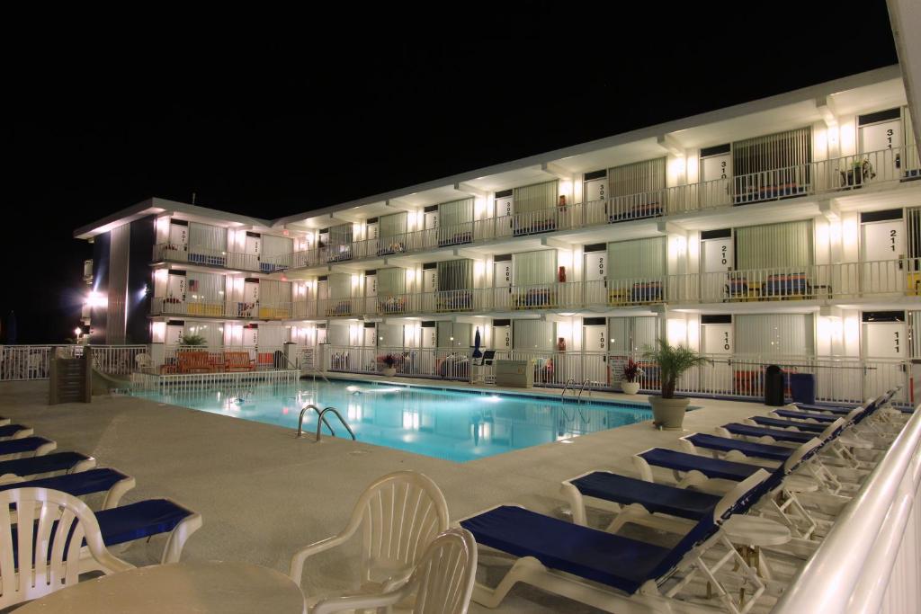 Crusader Oceanfront Resort photo