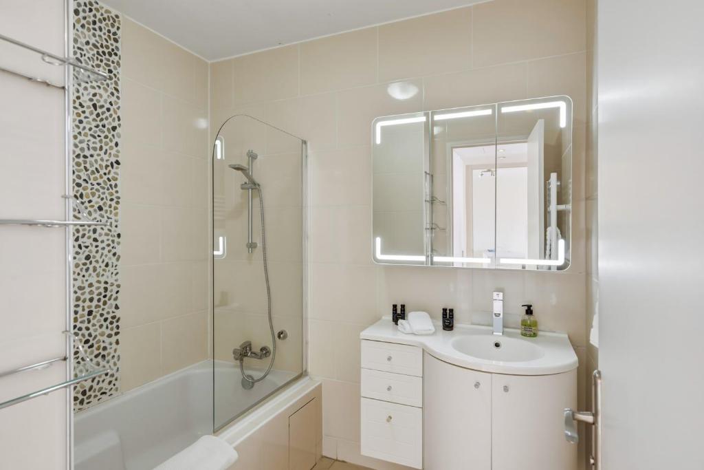 Seaview Retreat 1BR with terrace - 3