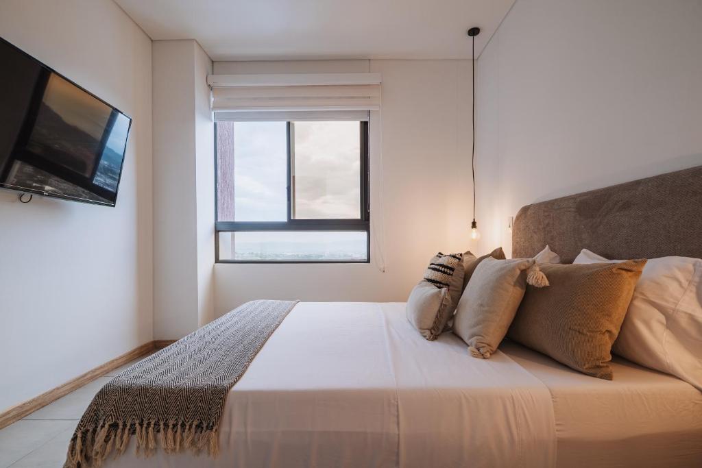 Summit Penthouse Pinares 3 Hab Jacuzzi Rooftop - 2