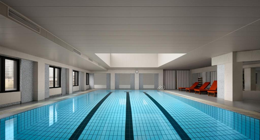 Swimming pool, Hua Ting Hotel And Towers in Shanghai
