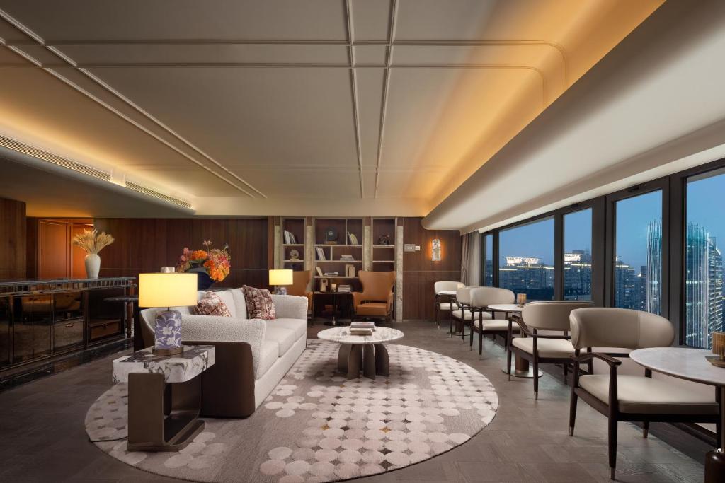 Restaurant, Hua Ting Hotel And Towers in Shanghai