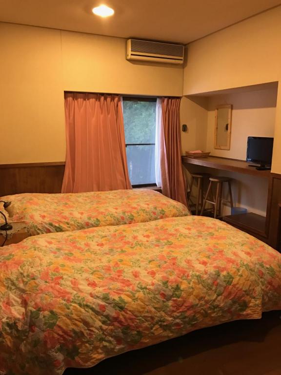 Twin Room with Shared Bathroom, North Point Lodge in Tokamachi