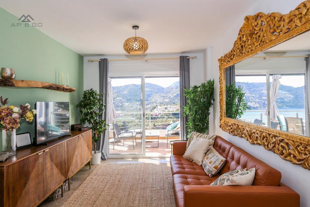 Mediterranean Dream with Sea Views, Parking & Pool - 1